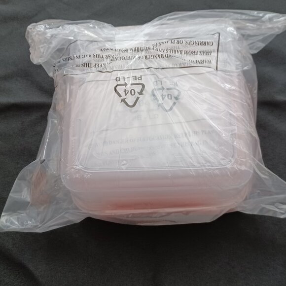 Lock & Lock storage containers w/ pink lids - Set of 3 - Picture 2 of 4